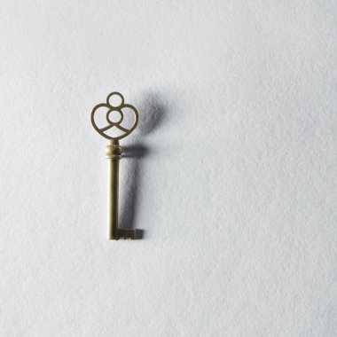 beyaz kağıt üzerinde Vintage anahtar