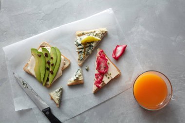 Farklı türde sandviçler.