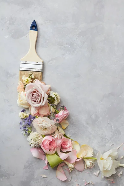 Beautiful flowers and paint brush — Stock Photo, Image