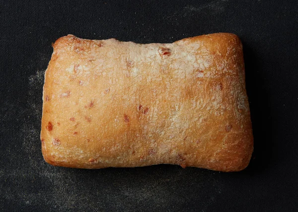 Frisches, schmackhaftes Brot — Stockfoto