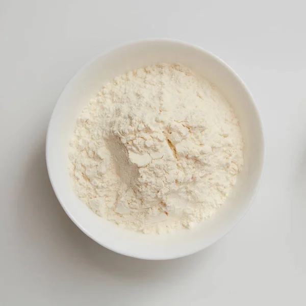 Heap of flour in bowl — Stock Photo, Image