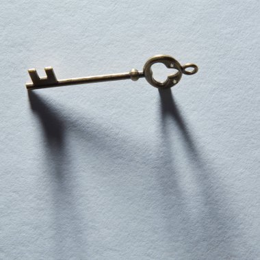 beyaz kağıt üzerinde Vintage anahtar