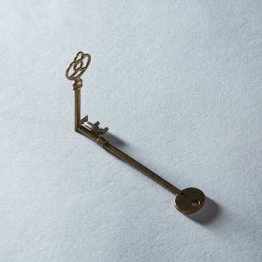 beyaz kağıt üzerinde Vintage anahtar