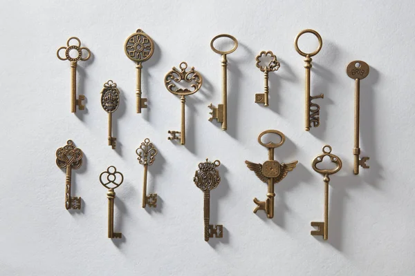 Antique golden keys — Stock Photo, Image