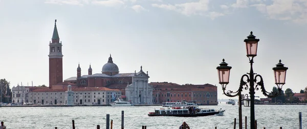 Venezianische Kanalszene in Italien — Stockfoto