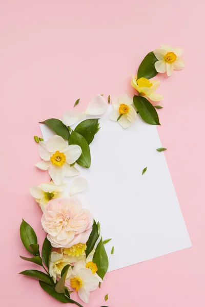 Marco de esquina con diferentes flores —  Fotos de Stock