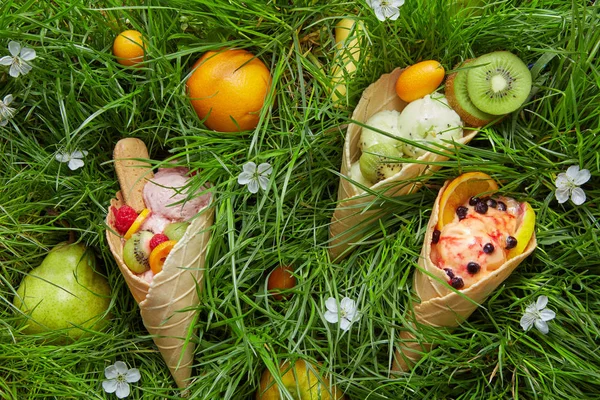 Ice cream in waffle cones on grass — Stock Photo, Image