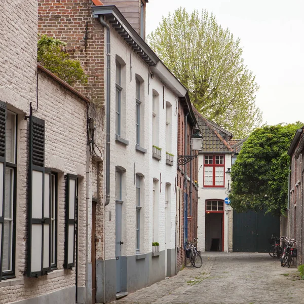 Vecchia strada a Bruges — Foto Stock