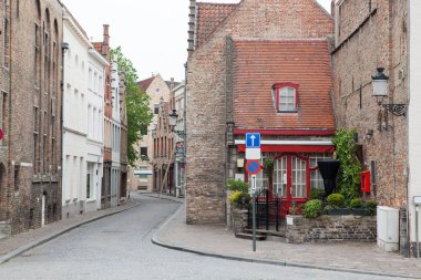 Bruges içinde eski sokak