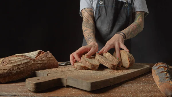 Pane da taglio donna — Foto Stock