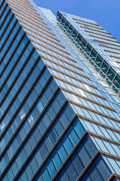 現代のガラス高層ビル — ストック写真