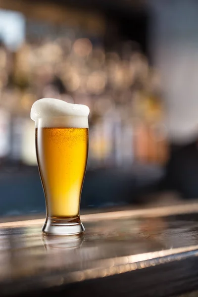 Kall öl med skum — Stockfoto
