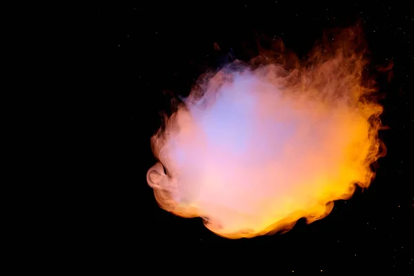 オレンジ色の煙の雲 — ストック写真