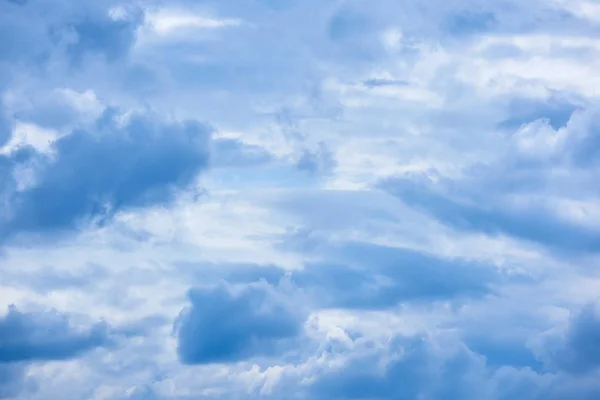 Prachtige Wolken Blauwe Hemel Aard Achtergrond — Stockfoto