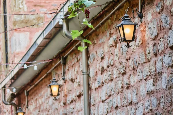 Old Brick Wall Grapevine Vintage Lanterns — Stock Photo, Image