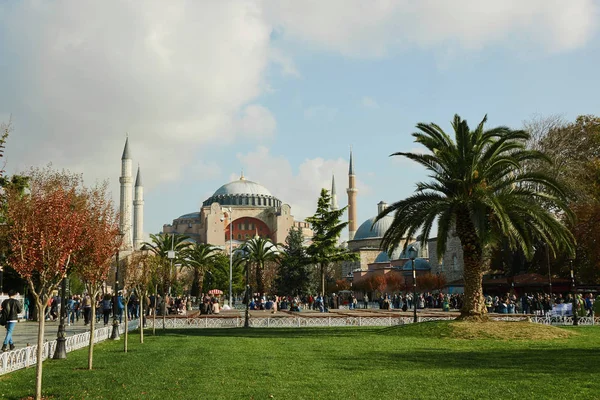 Parque Exterior Mezquita Santa Sofía Contra Cielo Nublado Estambul Turquía — Foto de Stock