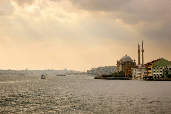 Водный Путь Босфор Пролив Ортакой Стамбуле Турция — стоковое фото