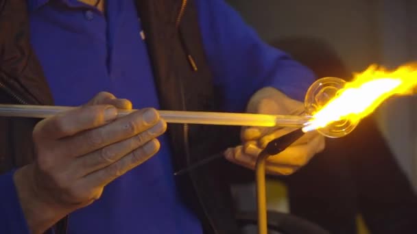 Mercado Rua Artesão Mostrando Arte Fazer Artigo Vidro Vídeo — Vídeo de Stock