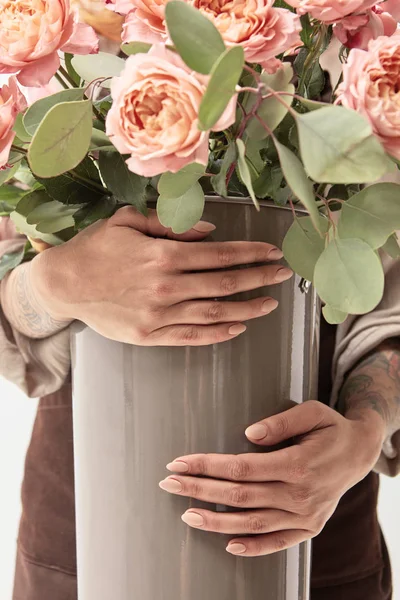 Mulher Segurando Vaso Com Buquê Rosas Rosa Conceito Loja Flores — Fotografia de Stock