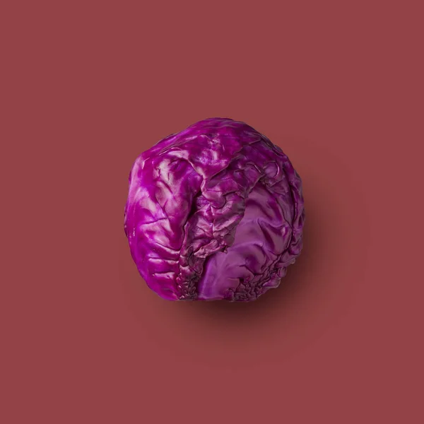 Légumes Chou Rouge Crus Sur Fond Rouge — Photo