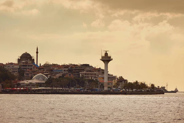 Blick Auf Moderne Gebäude Und Böschung Istanbul Türkei — Stockfoto