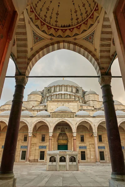 Exterior Patio Interior Cúpula Mezquita Más Grande Suleymaniye Estambul Turquía — Foto de Stock