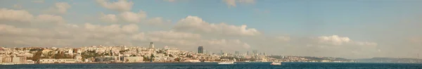 Istanbul Vor Blauem Himmel Mit Weißen Wolken Bosporus Bucht Türkei — Stockfoto