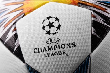 Kiev, Ukrayna - 22 Şubat 2018: Resmi Adidas 2018 Şampiyonlar Ligi Final futbol topu 26 Mayıs 2018 yılında Olimpiyat Stadyumu, yakın çekim MGK Kiev yapılacak Şampiyonlar Ligi turunda ilk kez kullanılacak olan