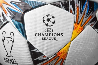 Kiev, Ukrayna - 22 Şubat 2018: Maç topu Uefa Şampiyonlar Ligi. Avrupa'nın ana kulüp turnuvasının belirleyici maç Ukrayna, şampiyonun final yapılacak ilk Adidas 2018 Şampiyonlar Ligi Final futbol topu kullanılır