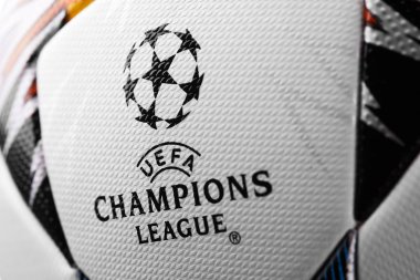 Kiev, Ukrayna - 22 Şubat 2018: Resmi Uefa Şampiyonlar Ligi 2018 sezon top (Adidas son Kiev) Milli Güvenlik Olimpiyskyi stadyum Uefa Şampiyonlar Ligi oyun üzerinde 26 Mayıs 2018 yılında Kiev, Ukrayna, yakın çekim sırasında
