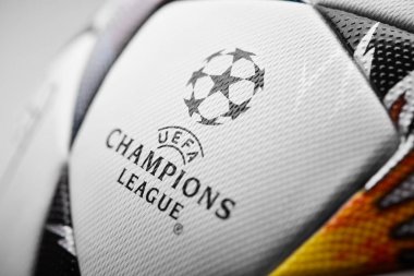 Kiev, Ukrayna - 22 Şubat 2018: Resmi Uefa Şampiyonlar Ligi 2018 sezon top (Adidas son Kiev) Milli Güvenlik Olimpiyskyi stadyum Uefa Şampiyonlar Ligi oyun üzerinde 26 Mayıs 2018 yılında Kiev, Ukrayna, yakın çekim sırasında