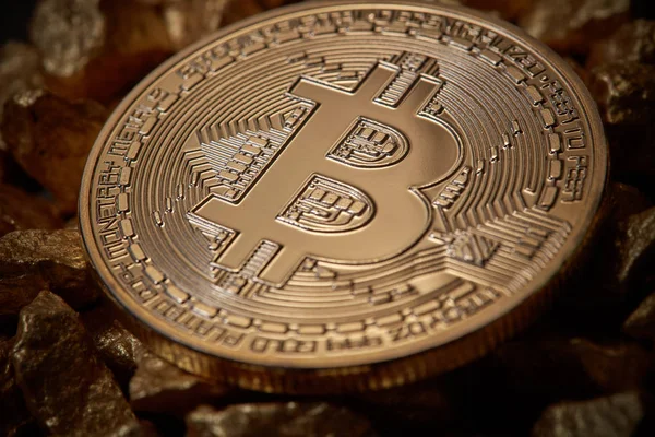 Gouden Bitcoin Munt Gouden Nuggets Cryptocurrency Wereldwijd Betalingssysteem — Stockfoto