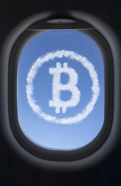 Bitcoin Символ Білі Хмари Блакитному Тлі Віртуальні Гроші Концепцію — стокове фото