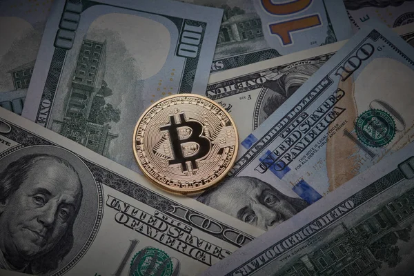 Bitcoin Metal Dorado Billetes Cien Dólares Nuevos Negocio Criptomoneda Concepto — Foto de Stock