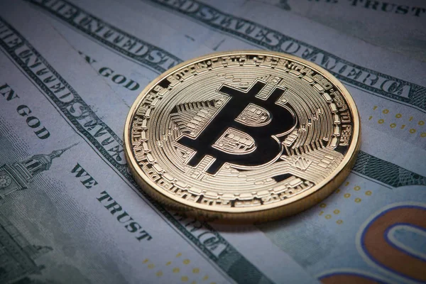 Gyllene Metall Bitcoin Papper Dollar Kryptovaluta Företag Och Investeringar Koncept — Stockfoto