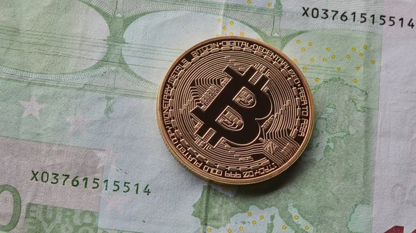 Bitcoin Dorado Billete Euros Concepto Criptomoneda Blockchain Concepto Negocio Inversión — Foto de Stock