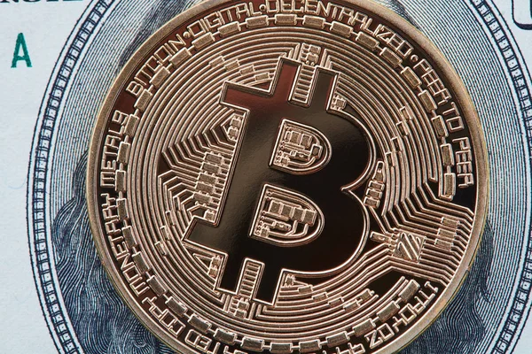 Bitcoin Métal Doré Sur Billet Dollar Concept Système Paiement Mondial — Photo