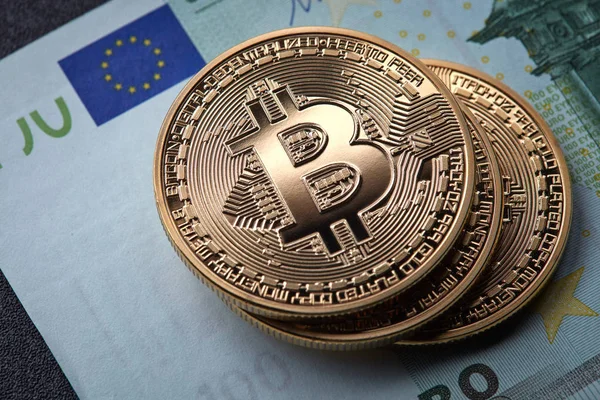 Pila Monedas Oro Bitcoin Factura Del Euro Sistema Pago Digital — Foto de Stock