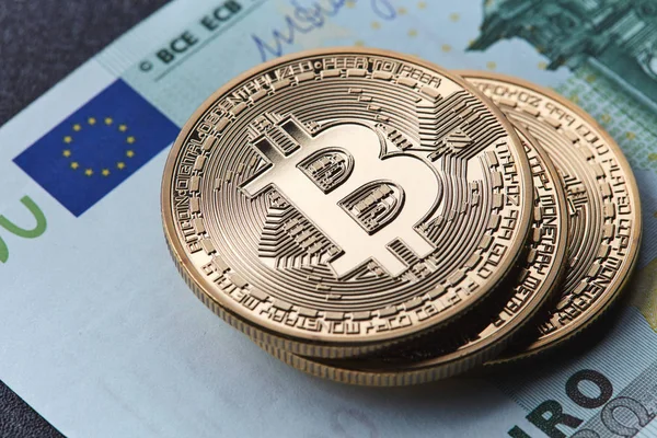 Стек Золотых Монет Биткойн Вексель Евро Цифровая Платежная Система Инвестирование — стоковое фото