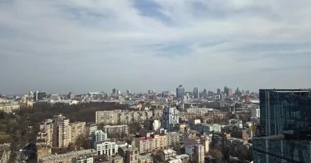 晴れた日にウクライナ キエフ市街の航空写真ビュー — ストック動画