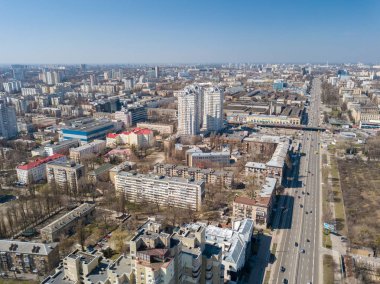 Güzel cityscape eski ve Kiev şehrinin modern binalar 