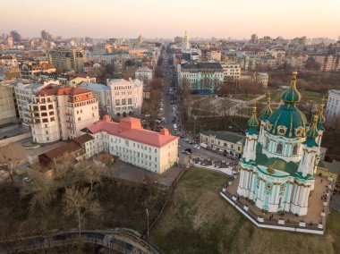 Zamkovaja kale Mount ve Podol ilçesinden, Kiev, Ukrayna Andrew's kökenli havadan görünümü