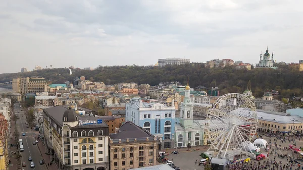 키예프 우크라이나 2018 키예프 도시와 관람차 키예프의 역사적인 Podil 이웃에 — 스톡 사진