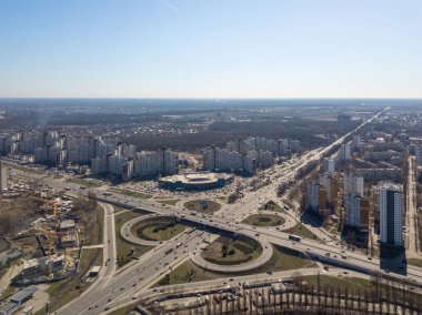 Kiev, Ukrayna. - Ocak 11,2018: Kiev şehir ve otoyol kavşağı üzerinde havadan görünümü