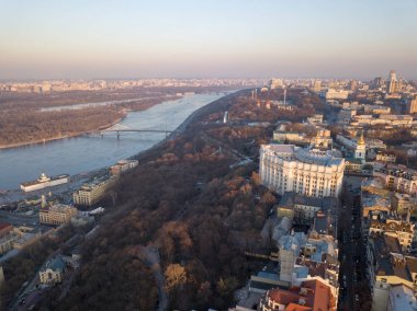 Havadan görünümü Kiev cityscape Ukrayna Dışişleri, Bakanlık ve Dnipro Nehri'nin, Ukrayna