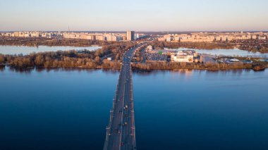 Havadan görünümü Dnipro Nehri'nin ve Kuzey Köprüsü, Kiev, Ukrayna