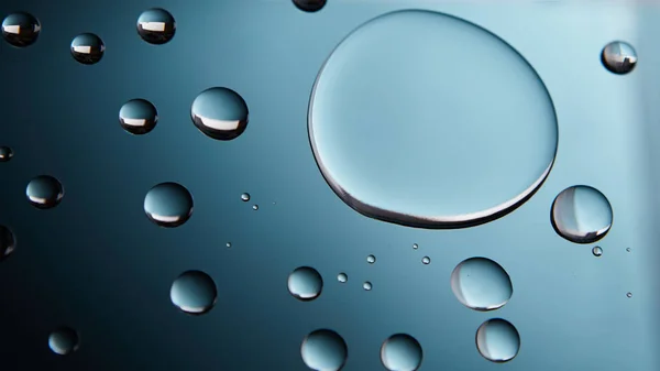 Gotas de água em azul — Fotografia de Stock