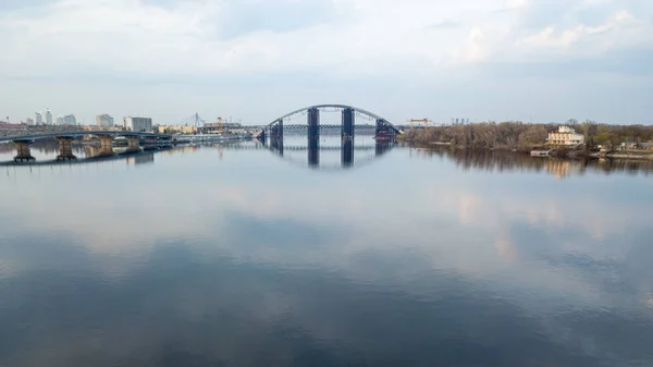 Harbour Bridge Και Ημιτελή Γέφυρα Podilsko Voskresenskyi Συνδέει Νησί Trukhanov — Φωτογραφία Αρχείου