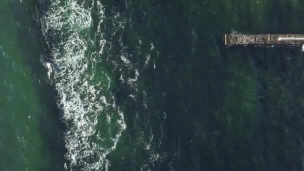 Surface de l'eau de mer, vagues bleu océan. Vue aérienne depuis un drone .