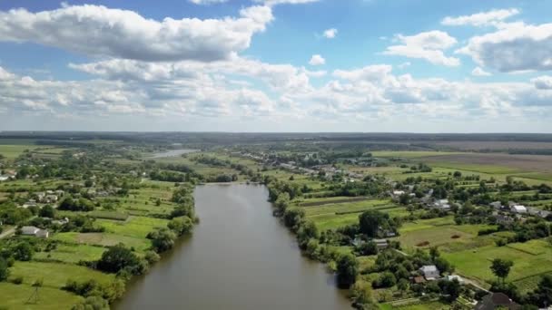 Hava Kırsal Manzara Şaşırtıcı Doğal Yeşil Alanlar Vahşi Nehir Ile — Stok video